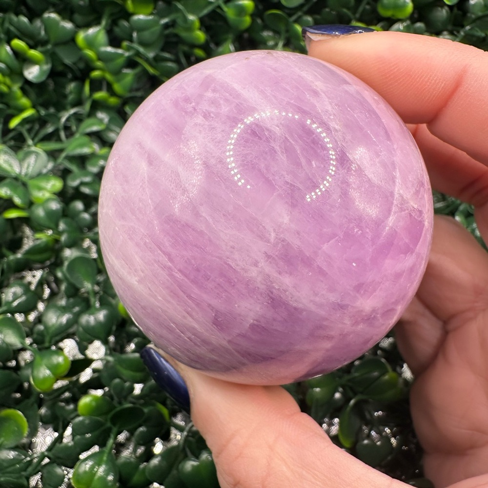 High Quality Kunzite Sphere 60mm *UV Reactive* - Picture 6 of 7